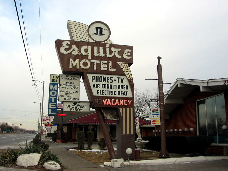 Esquire Motel - Feb 2003 Photo